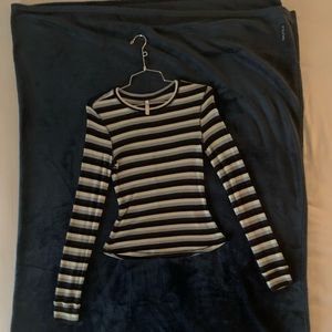 Women’s Long Sleeve Knit Top